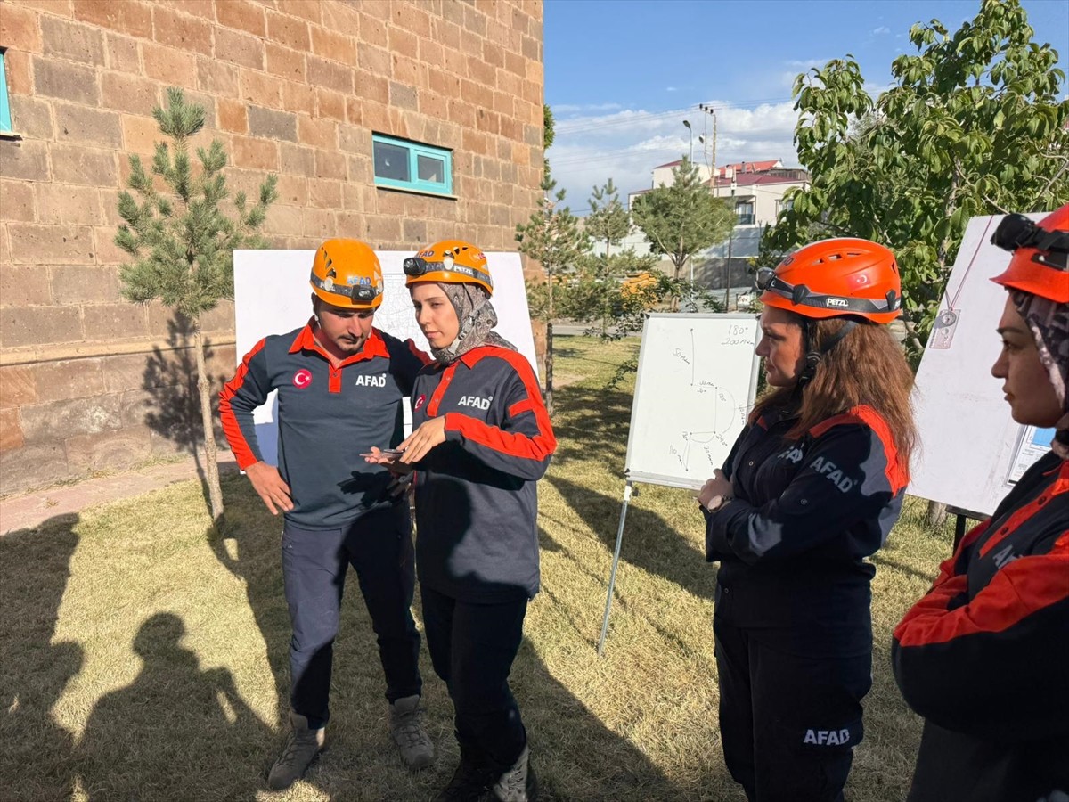 Van, Bitlis, Ağrı, Iğdır, Hakkari, Şırnak ve Siirt illerinde göreve yeni başlayan arama kurtarma...