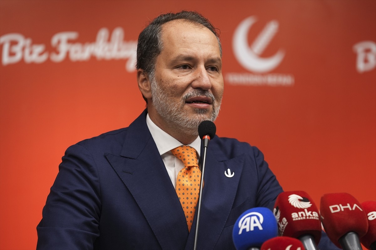 Yeniden Refah Partisi Genel Başkanı Fatih Erbakan, partisinin genel merkezinde düzenlenen il...