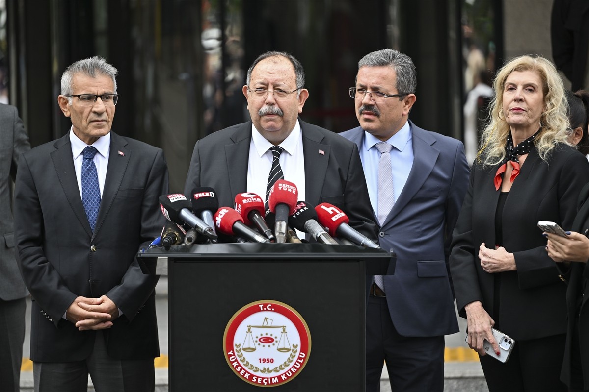 Yüksek Seçim Kurulu (YSK) Başkanı Ahmet Yener, CHP kurultayının iptali istemine ilişkin kararı...