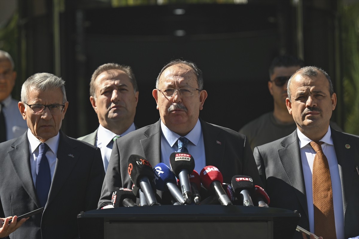 Yüksek Seçim Kurulu (YSK) Başkanı Ahmet Yener, YSK'nin CHP İstanbul İl Başkanlığı Olağanüstü...
