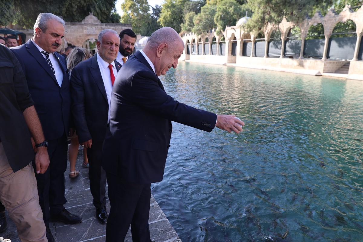 Zafer Partisi Genel Başkanı Ümit Özdağ, Şanlıurfa'da çeşitli ziyaretler gerçekleştirdi. Özdağ...