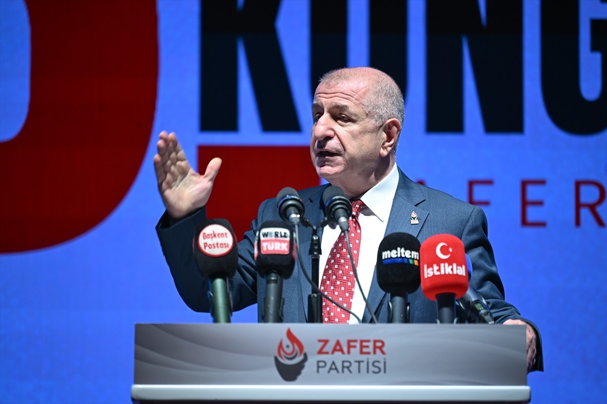 Zafer Partisinin 3. Olağanüstü Tüzük Kongresi, Altınpark Kongre ve Fuar Merkezi'nde...
