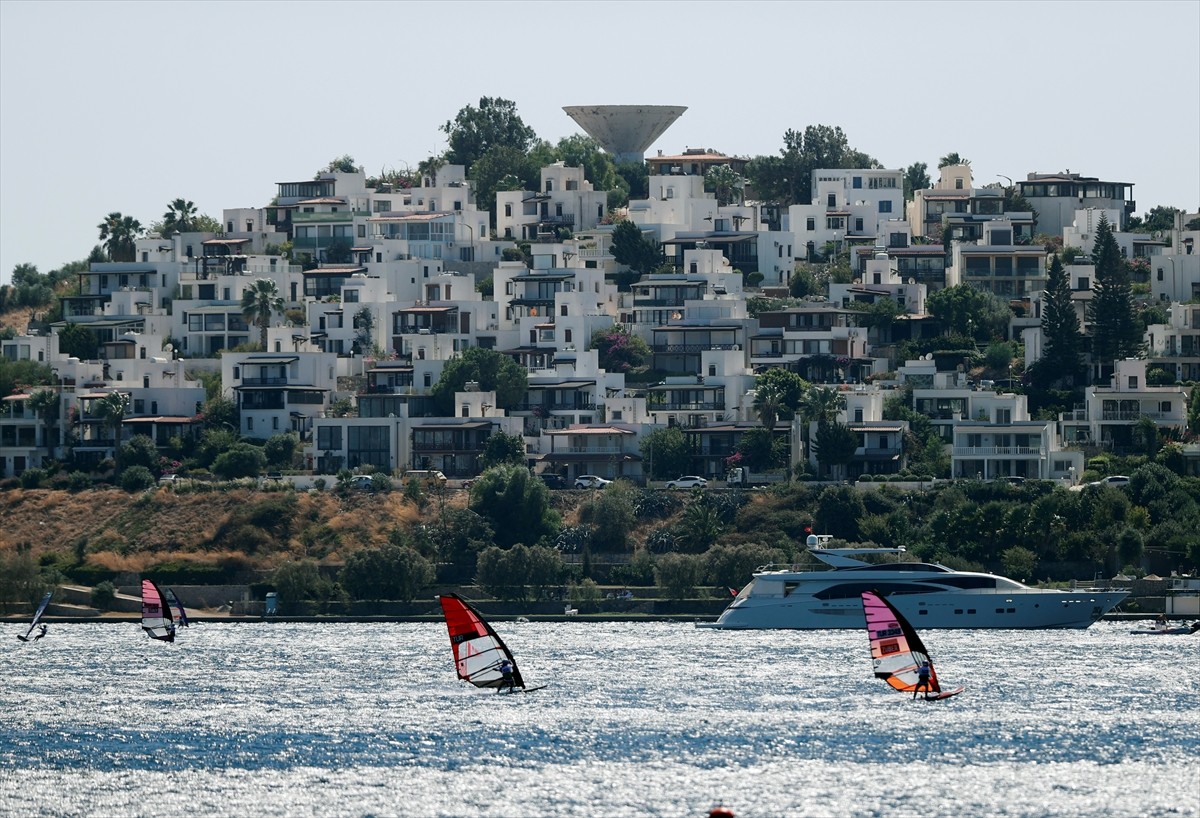 Züber TYF Windsurf Türkiye Ligi Şampiyonası 3. Ayak Yarışları, Bodrum'da start aldı. Türkiye...