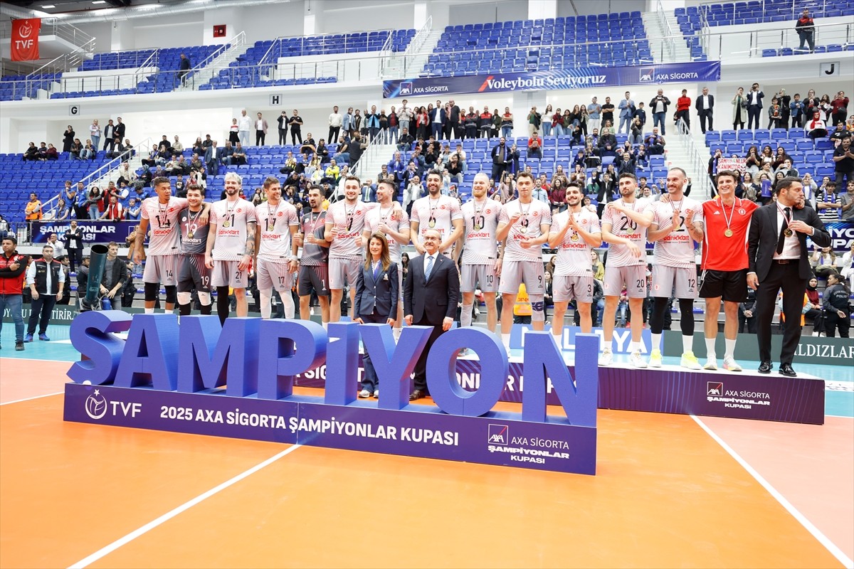 2025 Voleybol Erkekler AXA Sigorta Şampiyonlar Kupası'nı, Fenerbahçe Medicana'yı 3-1 yenen Ziraat...