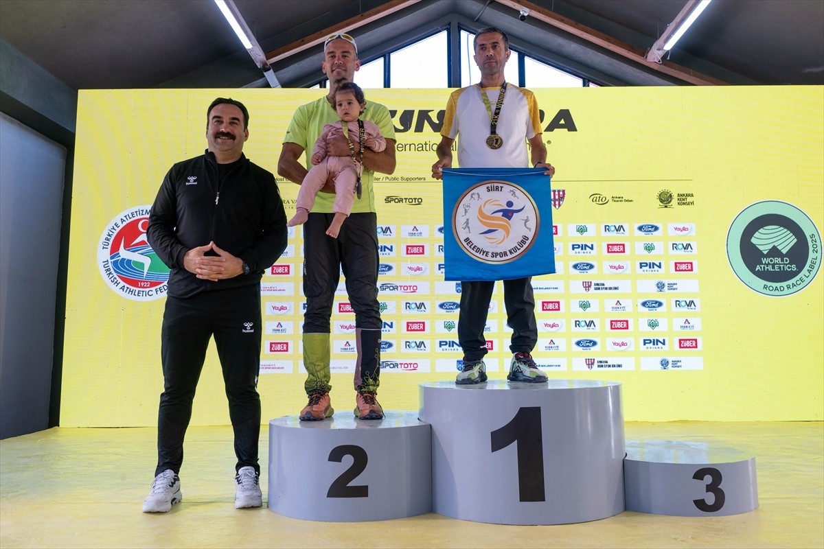 3. Runkara Yarı Maratonu'nu kadınlarda Etiyopyalı Hirut Jemberu Girma, erkeklerde ise Kenyalı...