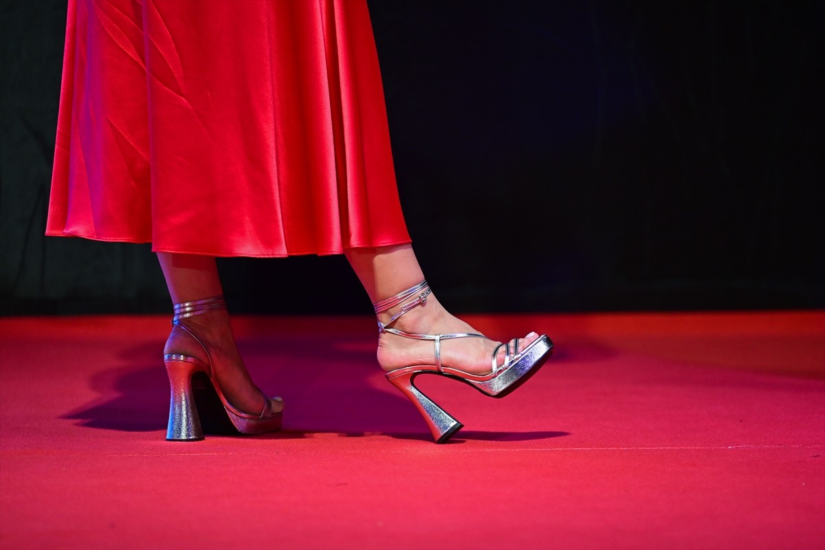 62. Uluslararası Antalya Altın Portakal Film Festivali'nin açılış töreni, kırmızı halı geçişiyle...