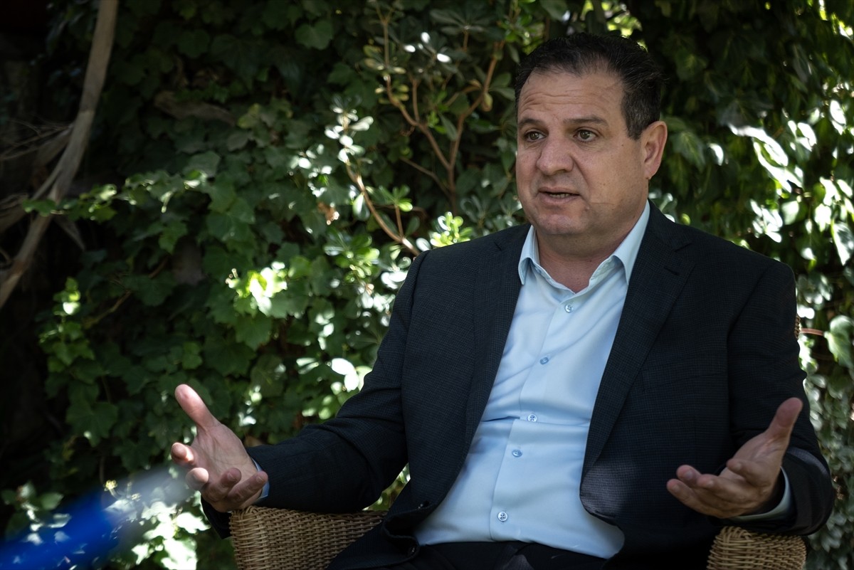 ABD Başkanı Donald Trump'ın, İsrail parlamentosundaki konuşması sırasında "Filistin'i tanı" yazılı...