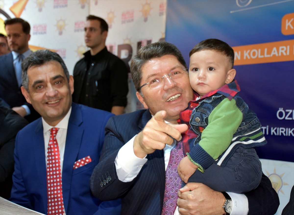 Adalet Bakanı Yılmaz Tunç, AK Parti Kırıkkale İl Başkanlığı Salonu'nda düzenlenen İl Kadın Kolları...