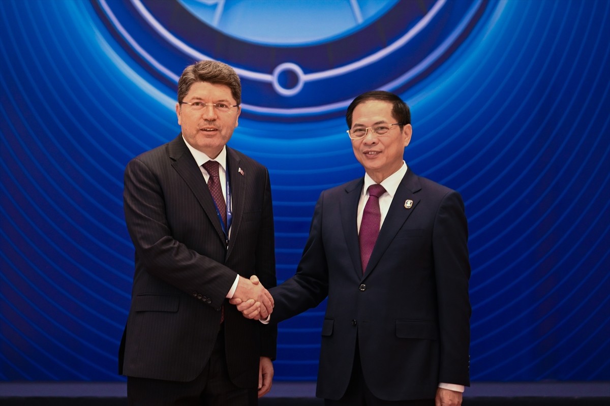 Adalet Bakanı Yılmaz Tunç, Vietnam'ın başkenti Hanoi'de düzenlenen Siber Suçlara Karşı Birleşmiş...