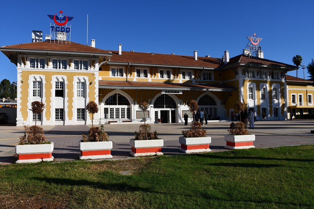 Adana'da, bu yıl "Kuşaktan Kuşağa" temasıyla organize edilen 9. Uluslararası Lezzet Festivali...