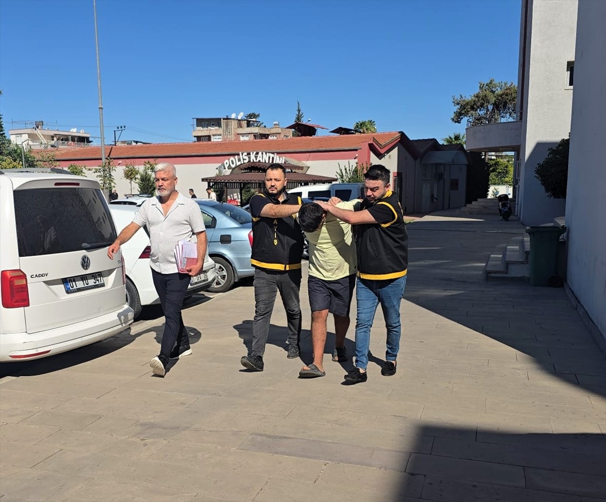 Adana'da iki iş yerinden hırsızlık yapması güvenlik kamerasından tespit edilen şüpheli...