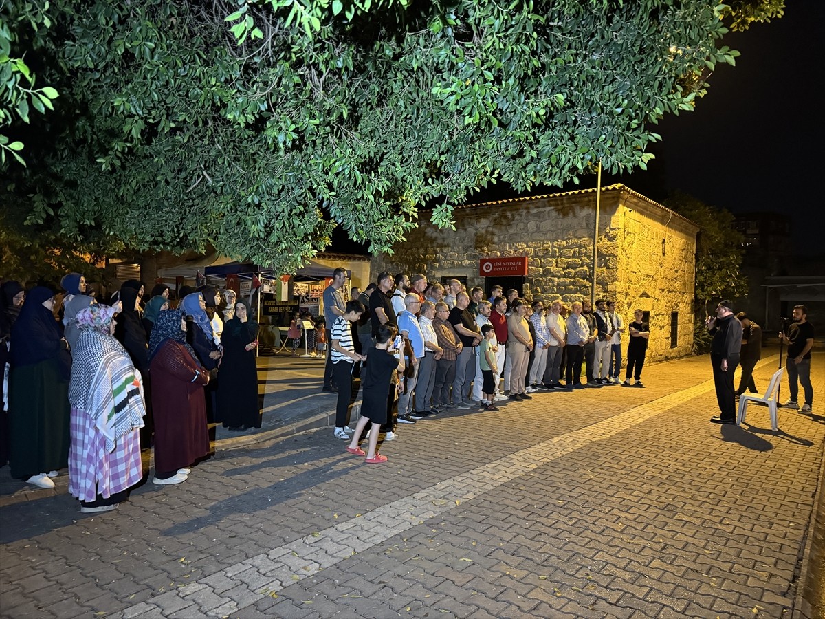 Adana'da İsrail ablukasını kırmak ve insani yardım ulaştırmak amacıyla Gazze'ye doğru yol alan...