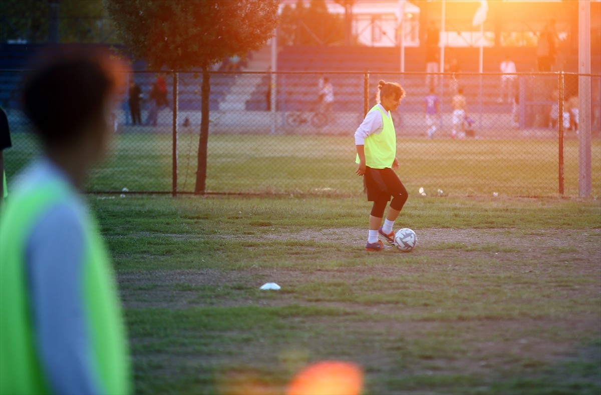 Adana İdmanyurdu Futbol Takımı, TFF Kadınlar 1. Ligi'ndeki grubunu lider tamamlayıp 2023-2024...