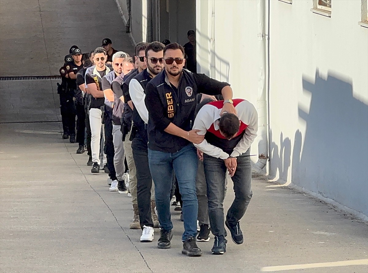 Adana merkezli 3 ilde düzenlenen yasa dışı bahis operasyonunda gözaltına alınan 30 zanlıdan 18'i...