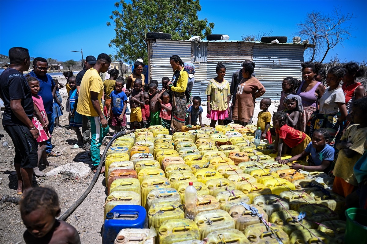 Adana merkezli Gönüllü Vesileler Yardımlaşma ve Dayanışma Derneği, Hint Okyanusu'ndaki ada ülkesi...