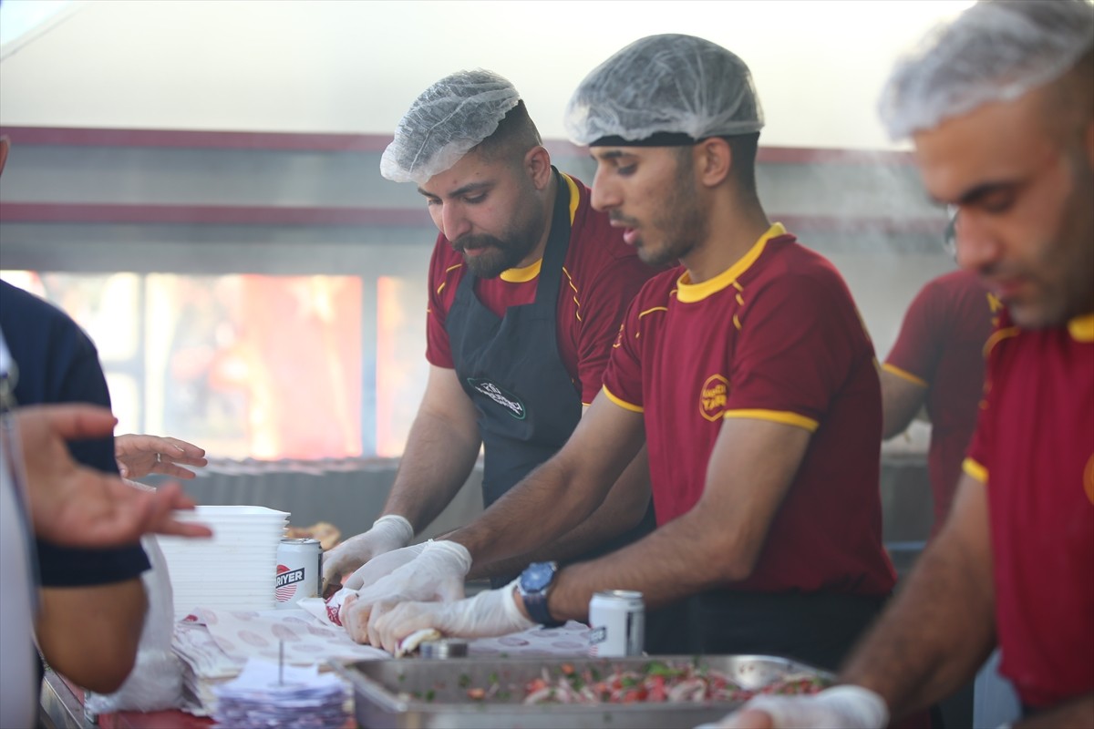 Adana Valiliğinin ev sahipliğinde "Kuşaktan Kuşağa" temasıyla düzenlenen 9. Uluslararası Adana...