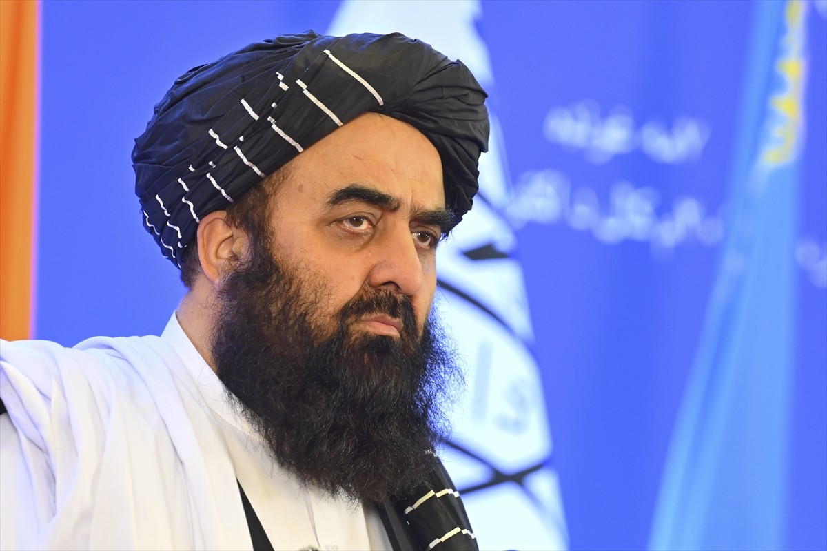 Afganistan yönetimi Dışişleri Bakan Vekili Emirhan Muttaki (sağ 2), Rusya'nın başkenti Moskova'da...