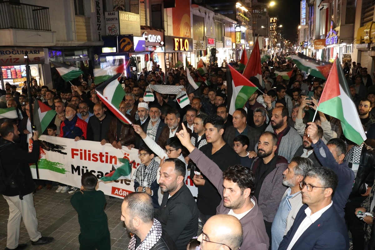 Ağrı'da, İsrail'in Gazze'ye yönelik saldırılarını protesto etmek amacıyla yürüyüş düzenlendi. Eski...