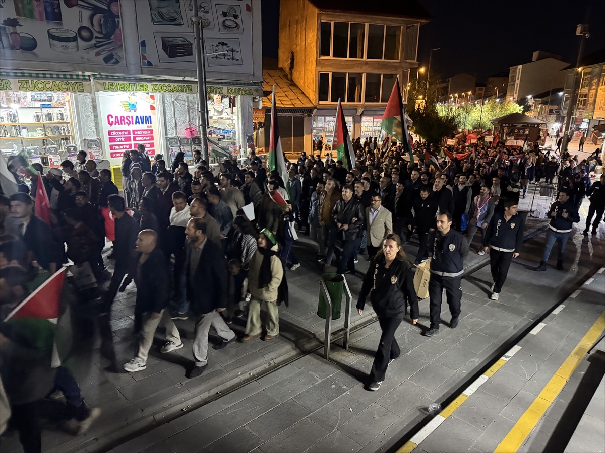 Ağrı'da, İsrail'in Gazze'ye yönelik saldırılarını protesto etmek amacıyla yürüyüş düzenlendi. Eski...