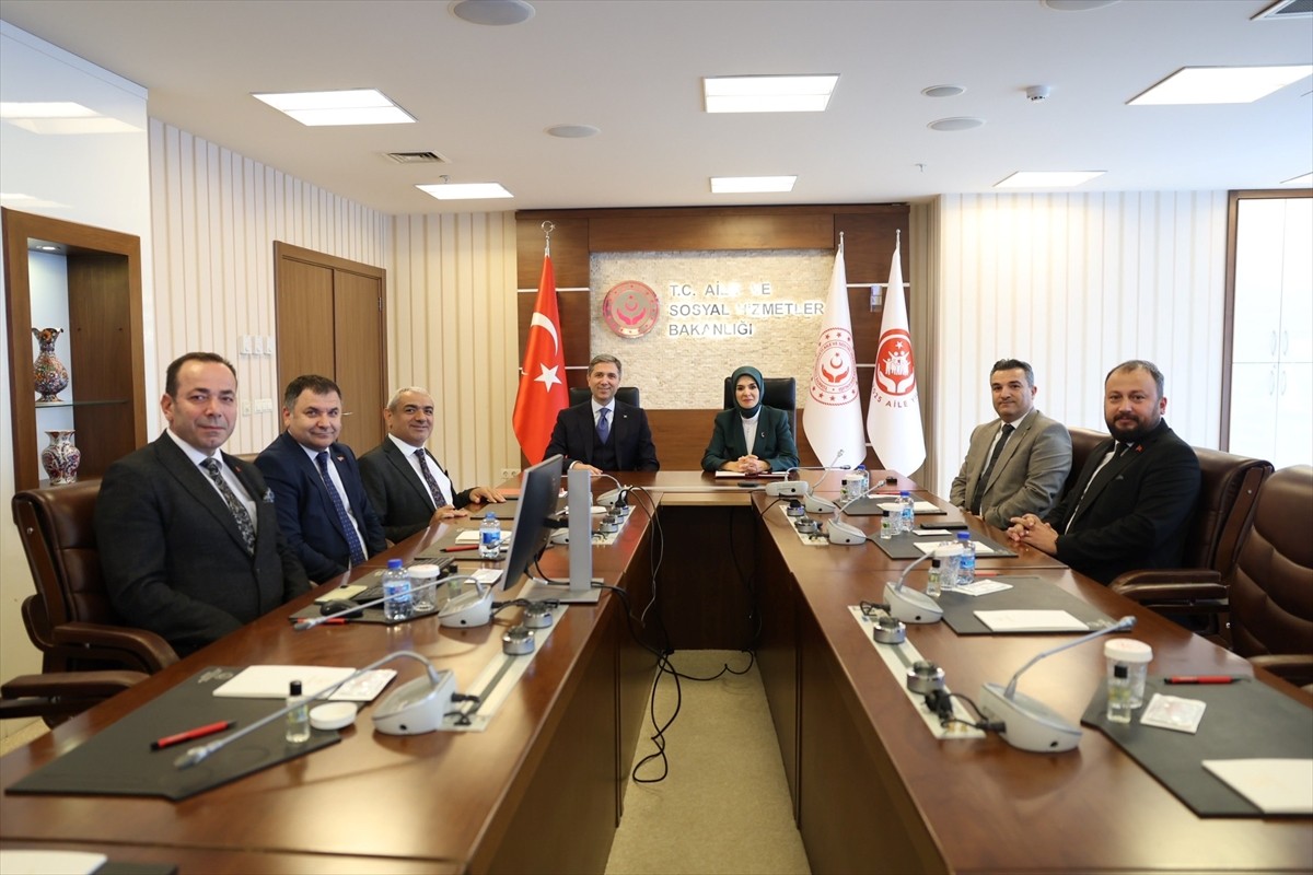 Aile ve Sosyal Hizmetler Bakanı Mahinur Özdemir Göktaş, AK Parti Genel Başkan Yardımcısı ve Dış...