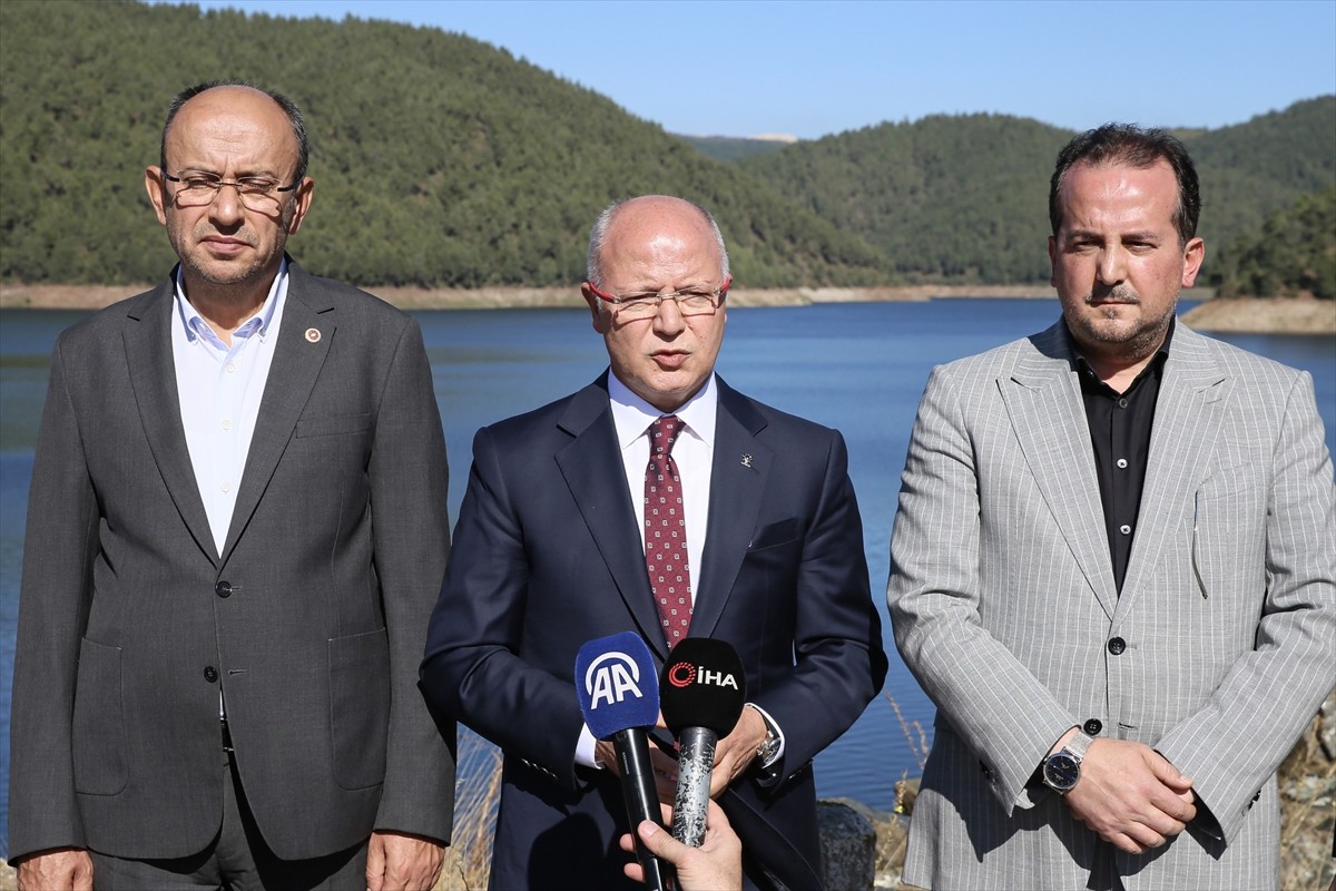AK Parti Bursa İl Başkanı Davut Gürkan (ortada), Bursa Büyükşehir Belediyesi iştiraki Bursa Su ve...
