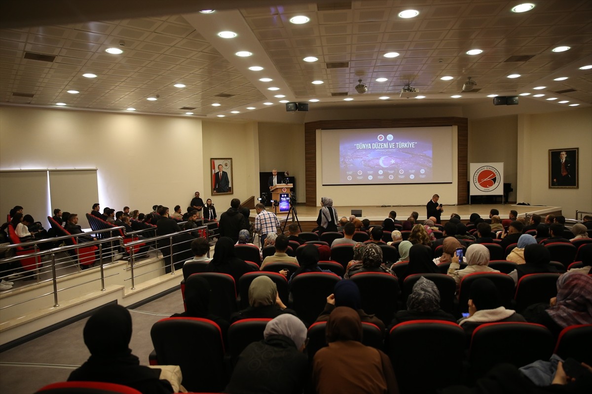 AK Parti Genel Başkan Yardımcısı Hasan Basri Yalçın, Kastamonu Üniversitesi Hoca Ahmet Yesevi...