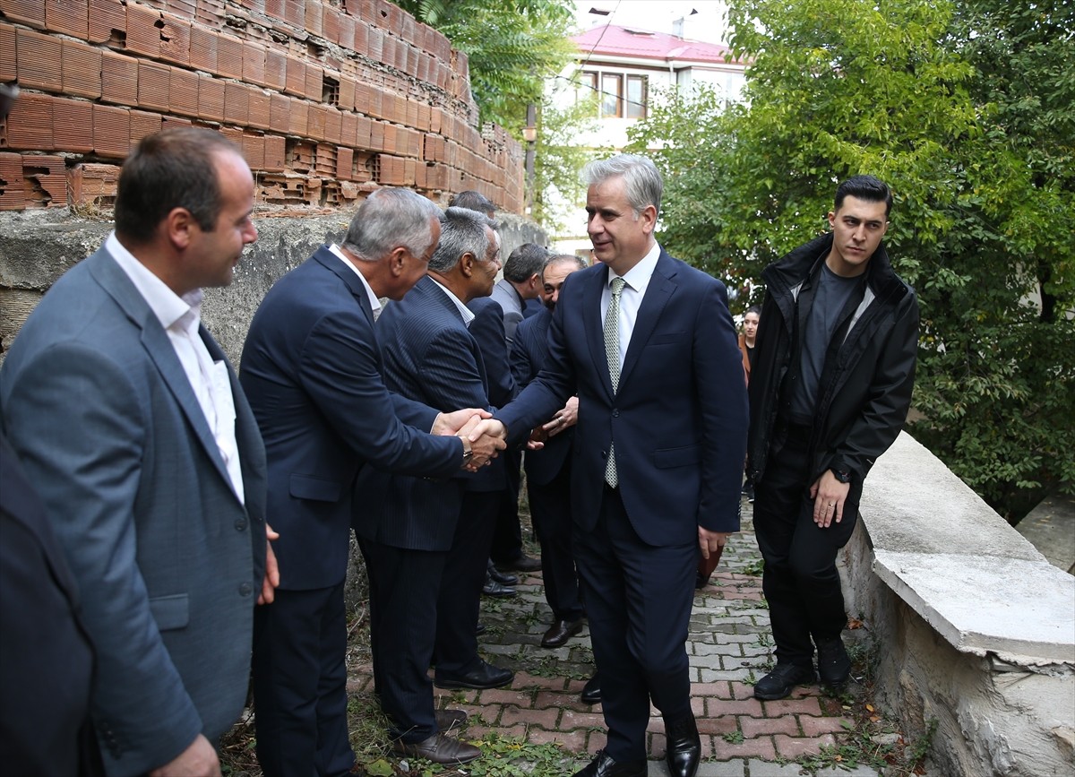AK Parti Genel Başkan Yardımcısı Hasan Basri Yalçın (sağ 2), Kastamonu'da ziyaretlerde bulundu....