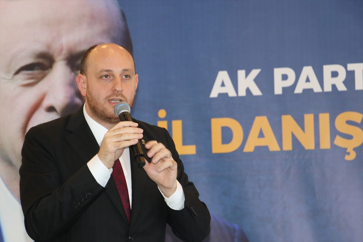 AK Parti Genel Başkan Yardımcısı ve Teşkilat Başkanı Ahmet Büyükgümüş, Zonguldak kent merkezindeki...