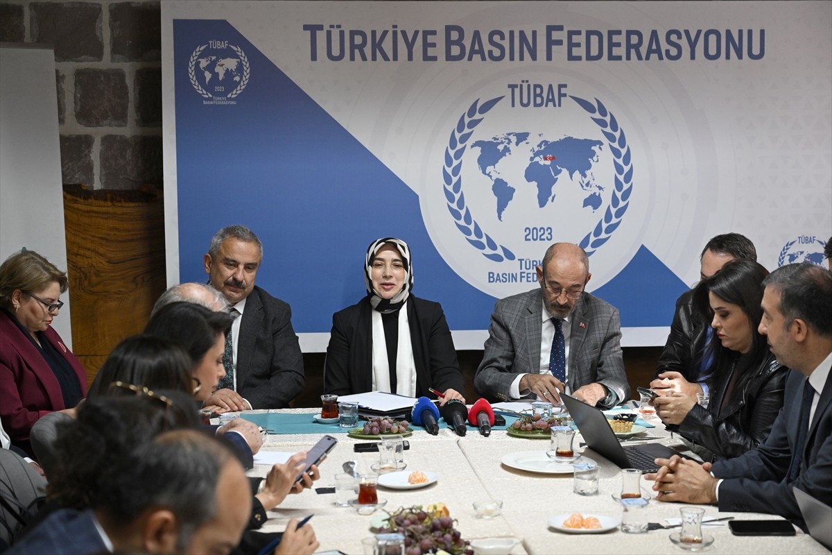 AK Parti Grup Başkanvekili Özlem Zengin, Türkiye Basın Federasyonunda (TÜBAF) düzenlenen "Anadolu...