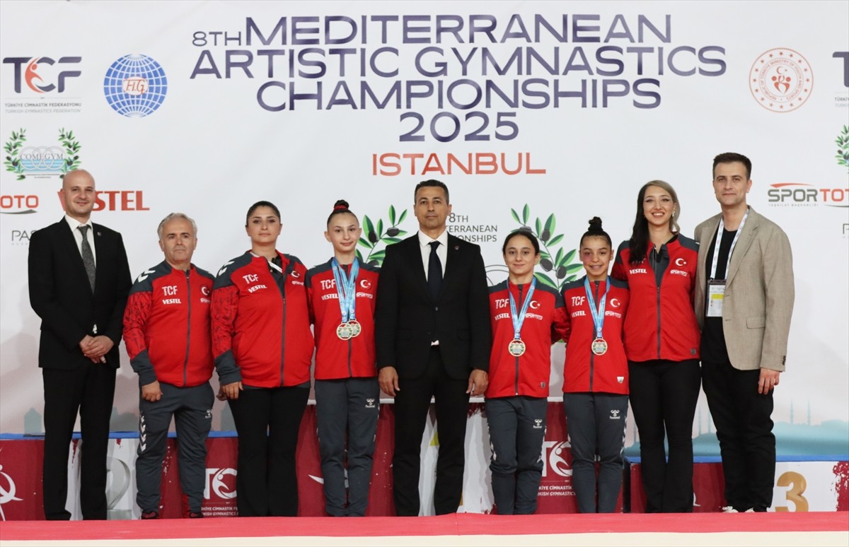 Akdeniz Ülkeleri Cimnastik Birliği (COMEGYM) Şampiyonası'nın ilk gününde Türkiye, kadınlar...