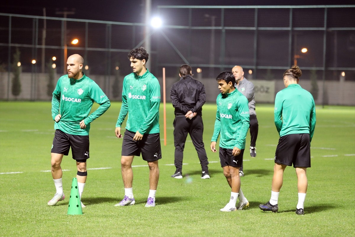 Alagöz Holding Iğdır FK, İstanbulspor'u yenerek galibiyet serisini sürdürmek ve başarı ivmesini...