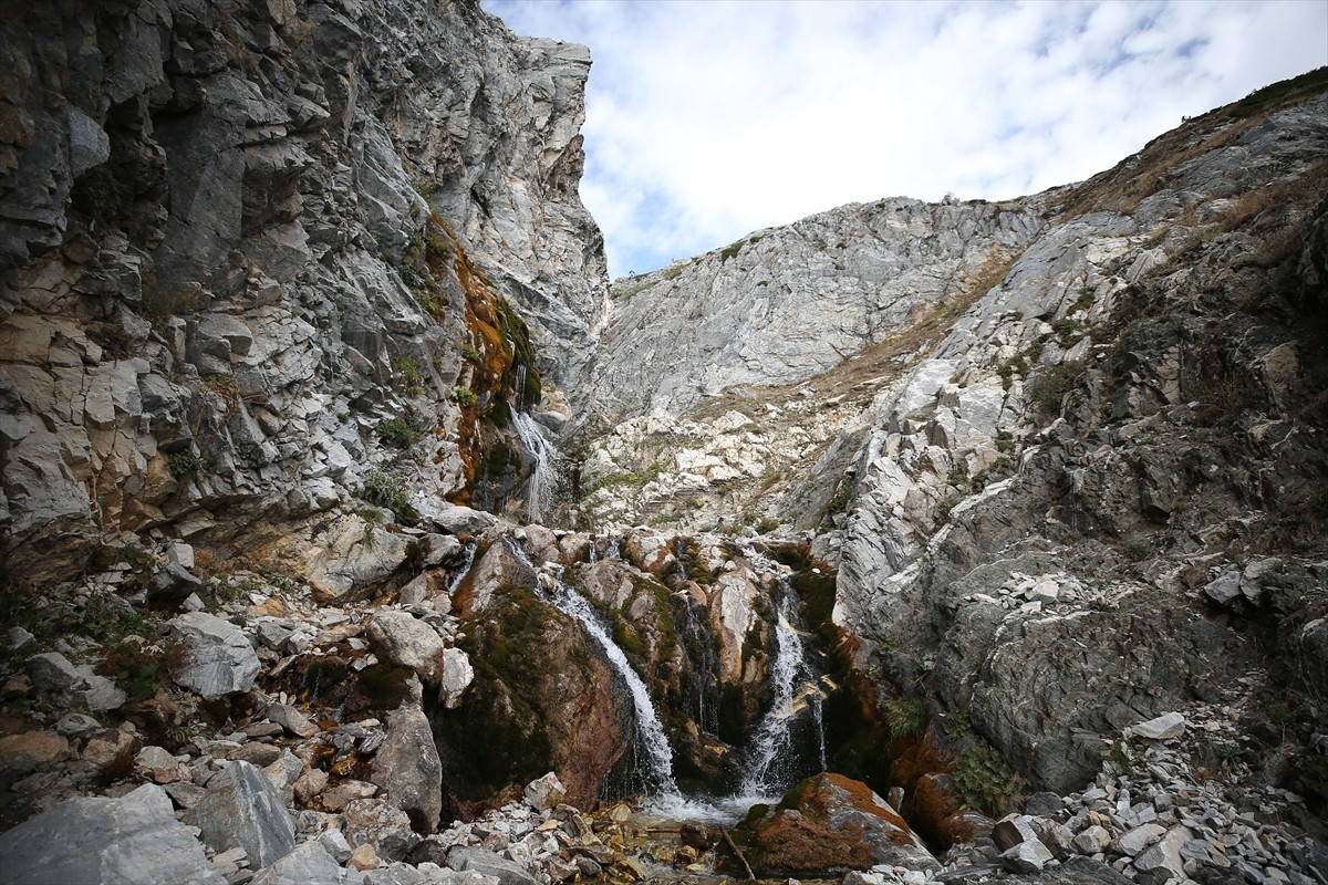 Ana su kaynağı barajlardaki doluluk oranı yüzde 1'in altına düşen, planlı su kesintilerinin...
