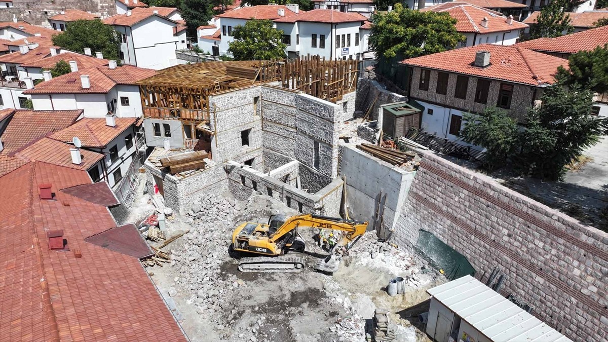 Ankara Büyükşehir Belediyesi (ABB), Ankara Kalesi'ndeki tescilli üç taşınmazın birleştirilmesiyle...