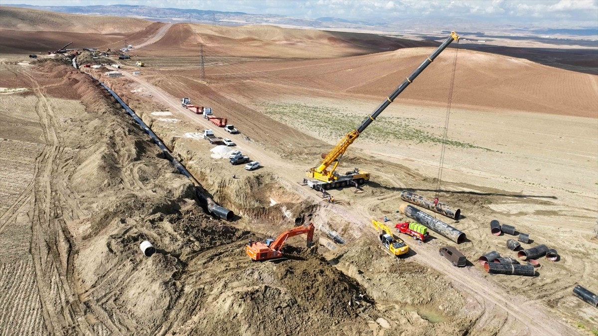 Ankara Büyükşehir Belediyesi, Kesikköprü hattında meydana gelen boru patlaması sonrası başlatılan...