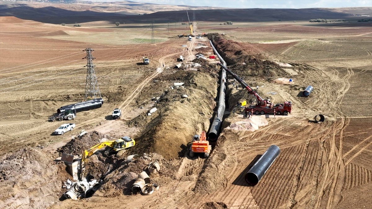 Ankara Büyükşehir Belediyesi, Kesikköprü hattında meydana gelen boru patlaması sonrası başlatılan...