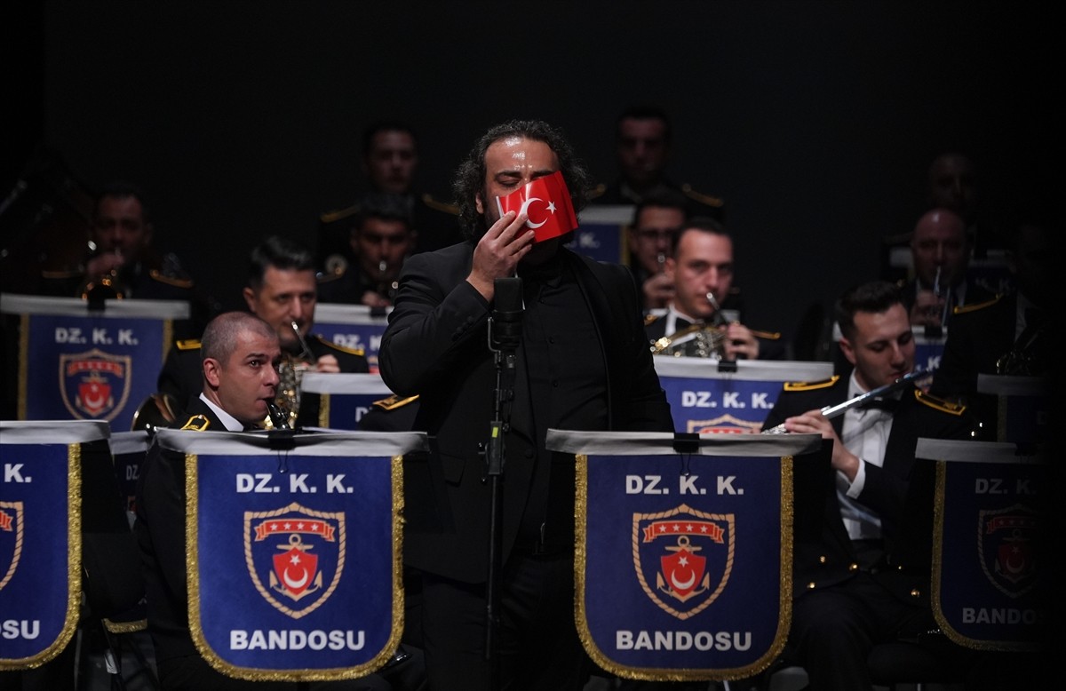 Ankara Devlet Opera ve Balesi sanatçıları (ADOB) ile Deniz Kuvvetleri Komutanlığı Bandosu, 29 Ekim...