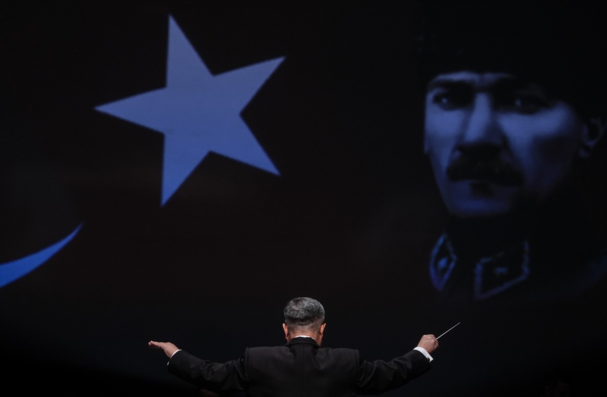 Ankara Devlet Opera ve Balesi sanatçıları (ADOB) ile Deniz Kuvvetleri Komutanlığı Bandosu, 29 Ekim...