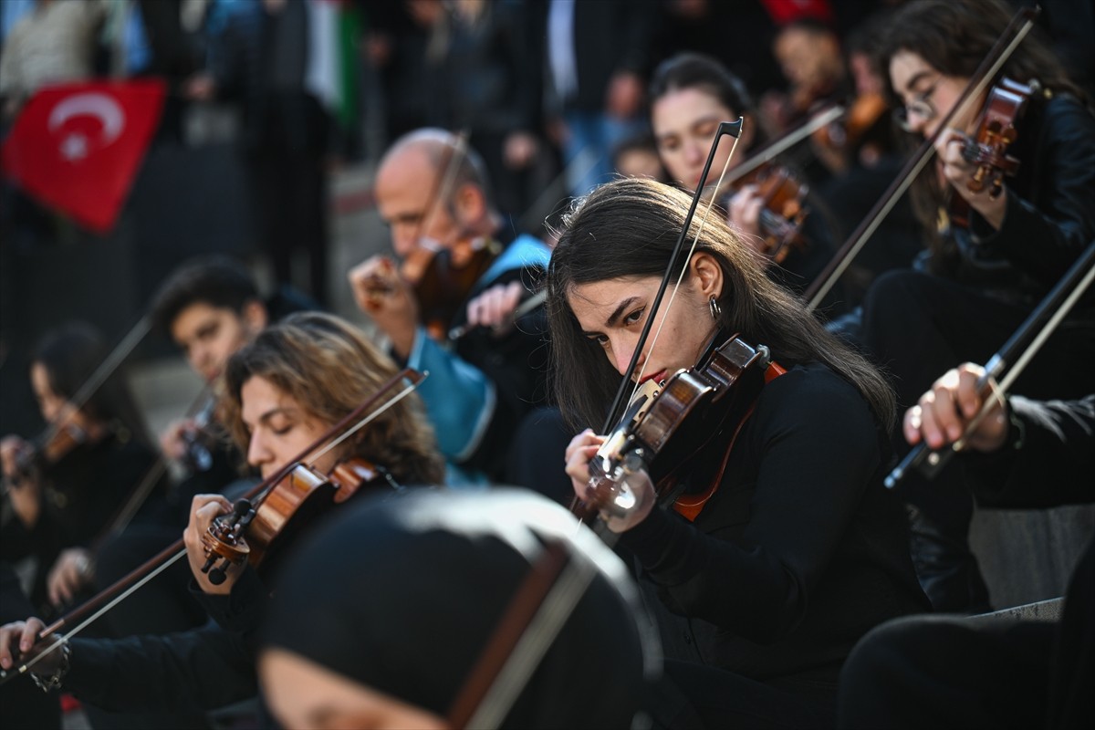 Ankara Müzik ve Güzel Sanatlar Üniversitesi'nde 2025-2026 akademik yılı, "İlk Ders Gazze"...