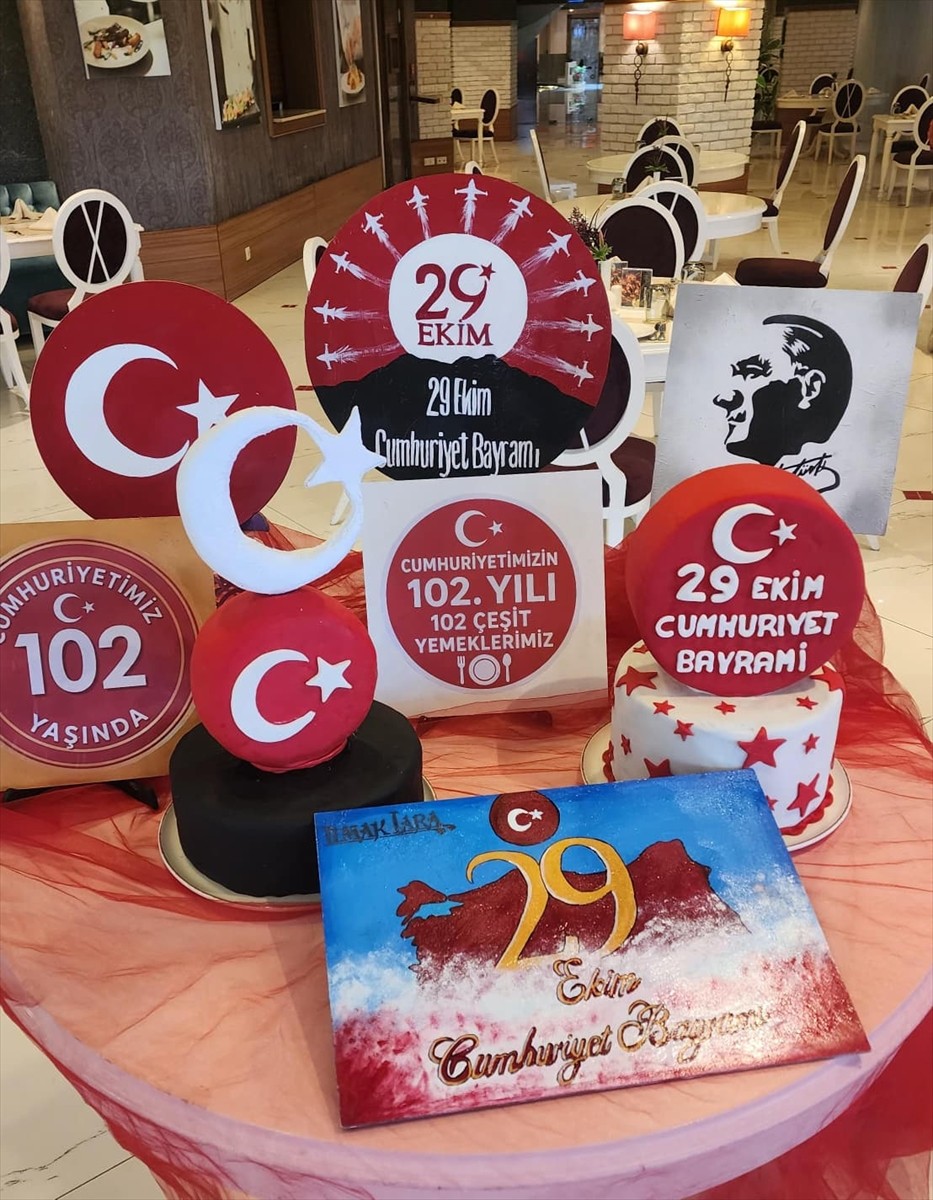 Antalya'da 102 şef tarafından 29 Ekim Cumhuriyet Bayramı'na özel coğrafi işaretli yemek ve ürün...