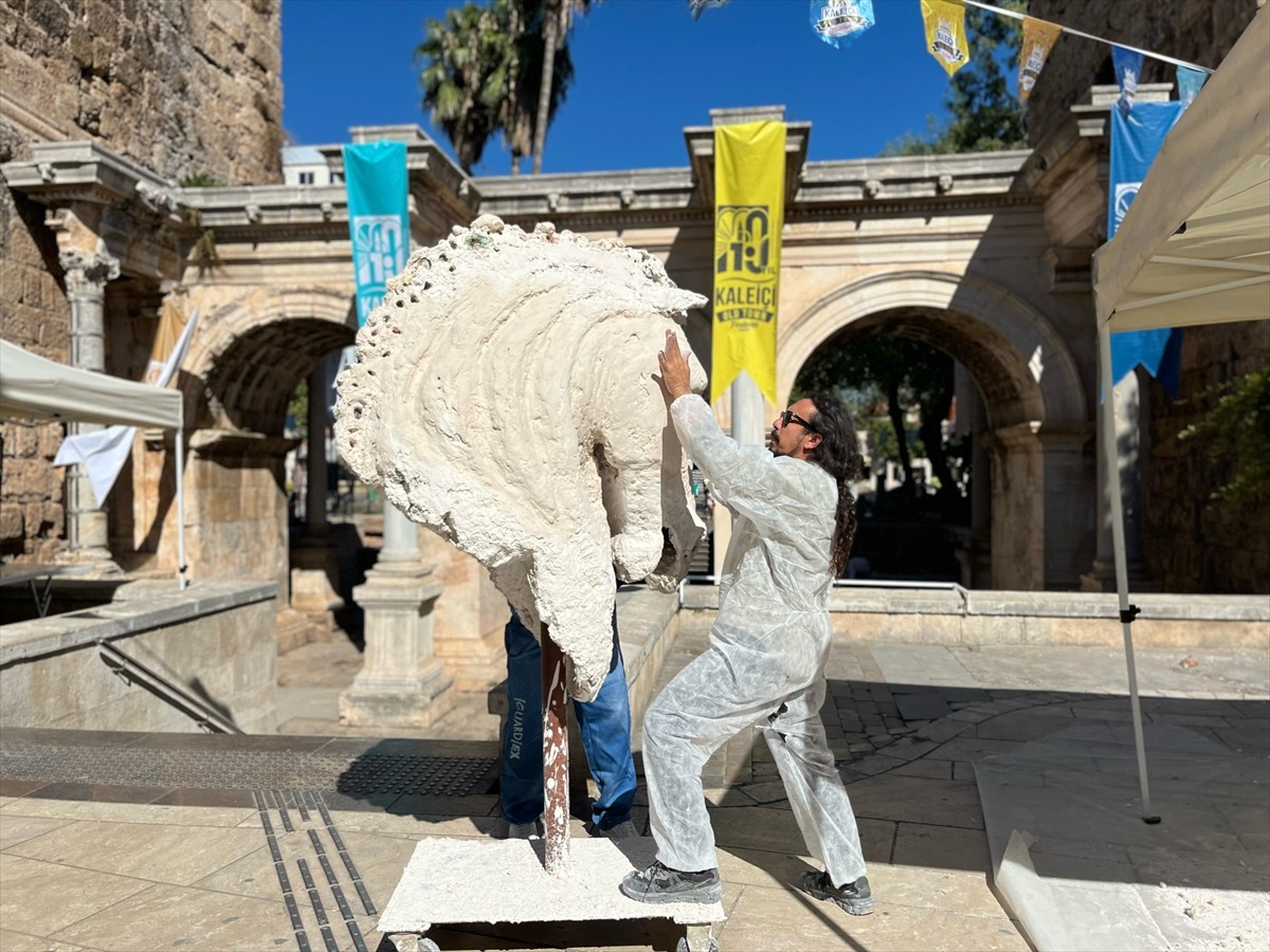 Antalya'da bu yıl 10'uncusu gerçekleştirilen "Uluslararası Kaleiçi Old Town Festivali", sergi...