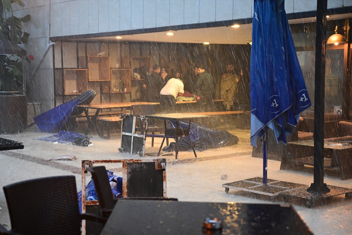 Antalya'da etkili olan sağanak ve dolu 62. Uluslararası Antalya Altın Portakal Film Festivali...