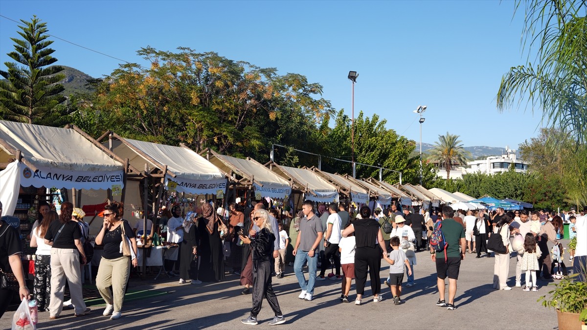 Antalya'nın Alanya ilçesinde bu yıl 4’üncüsü düzenlenen Alanya Tropikal Meyve Festivali...