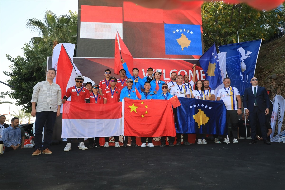 Antalya'nın Alanya ilçesinde düzenlenen 13. Dünya Yamaç Paraşütü Hedef Şampiyonası tamamlandı....