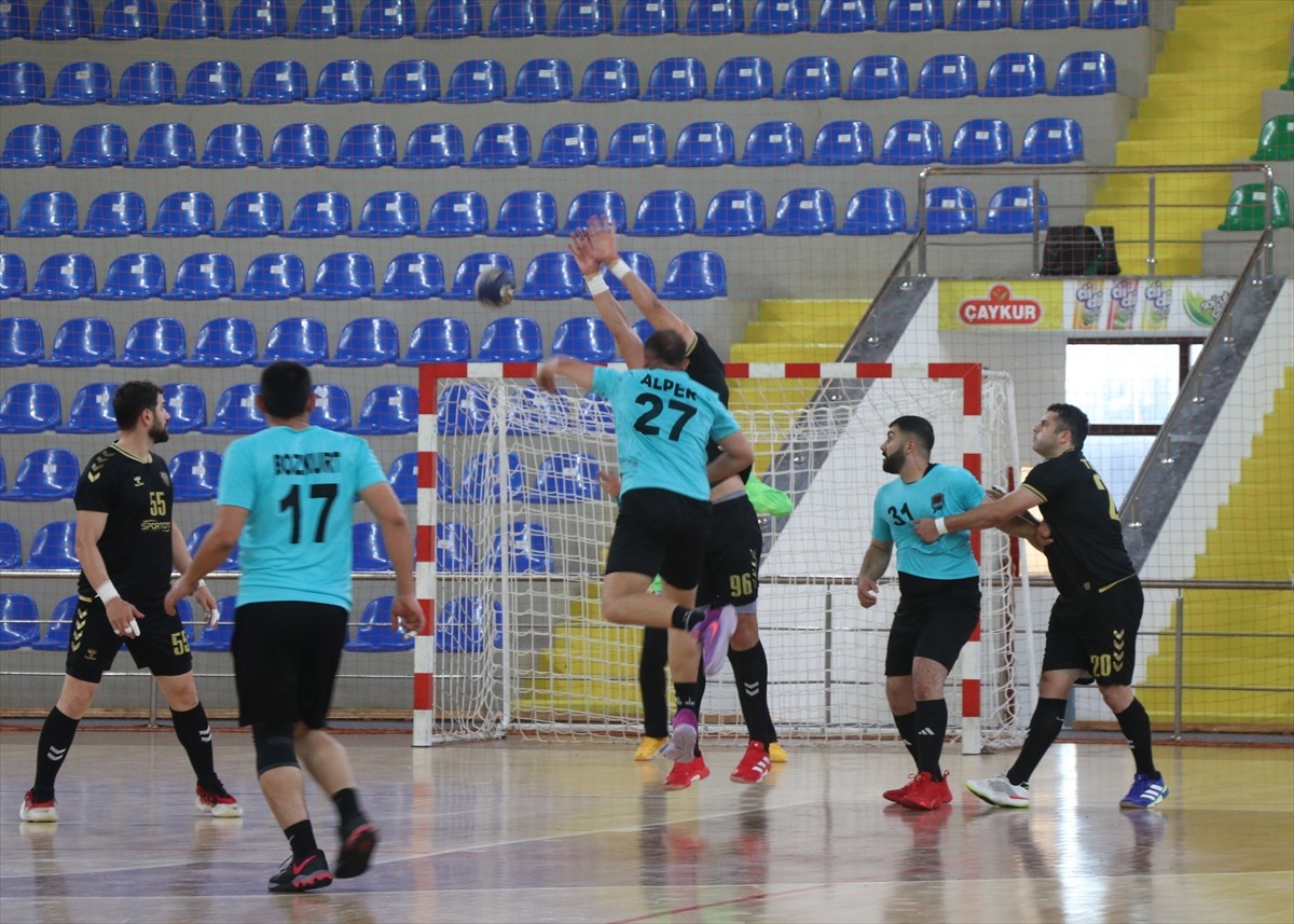 Ardventure Hentbol Erkekler Süper Lig'in 8. haftasında Güneysuspor sahasında Ankara Hentbol ile...