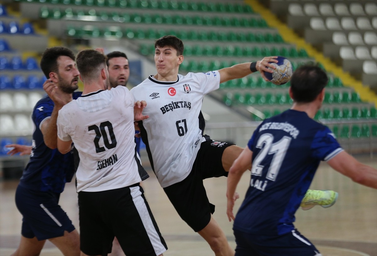 Ardventure Hentbol Erkekler Süper Ligi'nin 7. haftasında Rize Belediyespor, Yenişehir Spor...