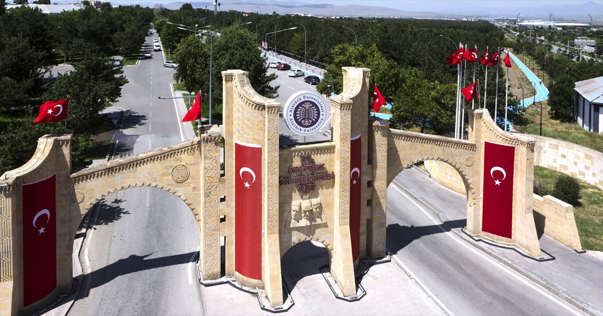 Atatürk Üniversitesinden 3 bin 697 öğrenci, Türkiye İş Kurumu (İŞKUR) tarafından üniversiteli...