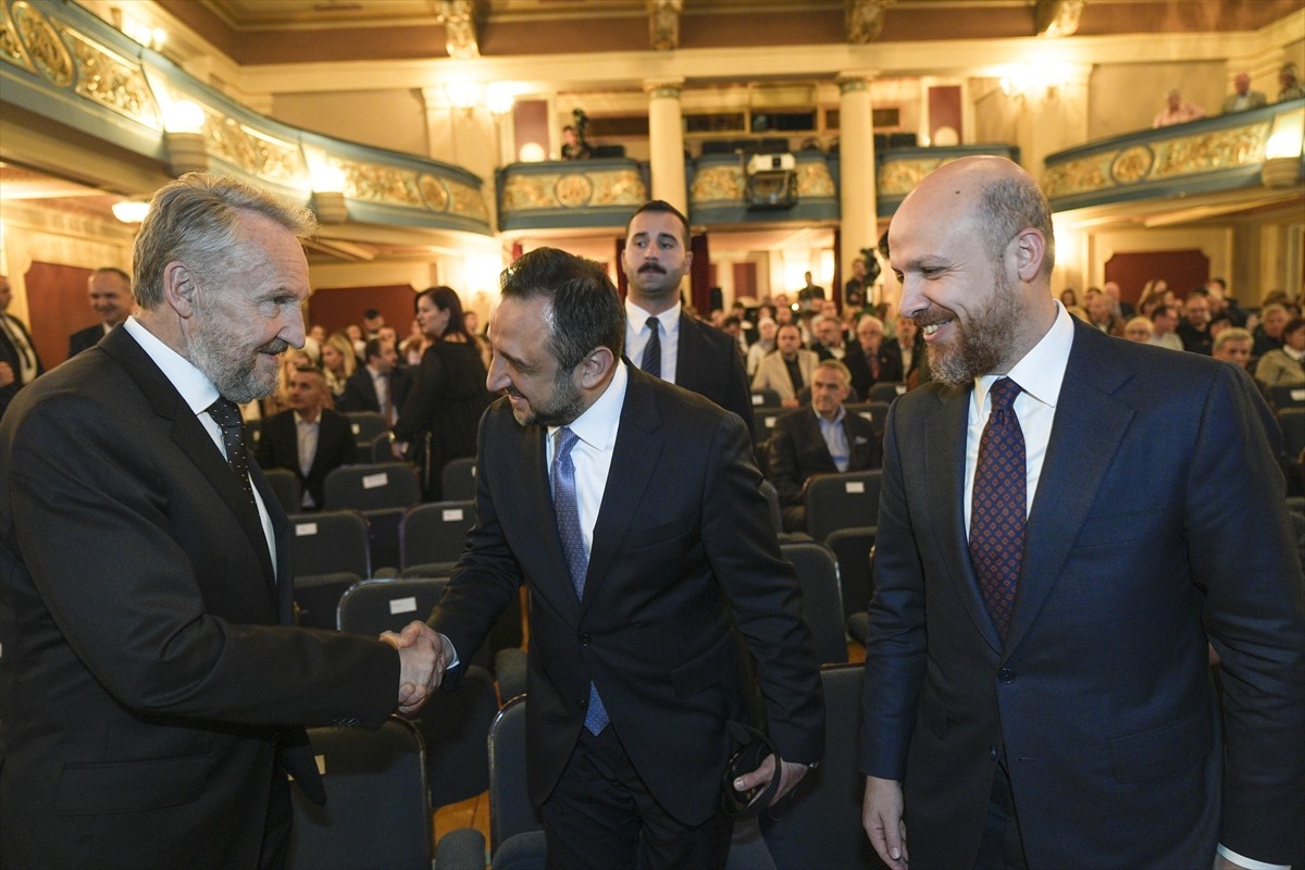 Bağımsız Bosna Hersek'in ilk Cumhurbaşkanı Aliya İzetbegoviç'in doğumunun 100. yılında, "Özgürlüğe...