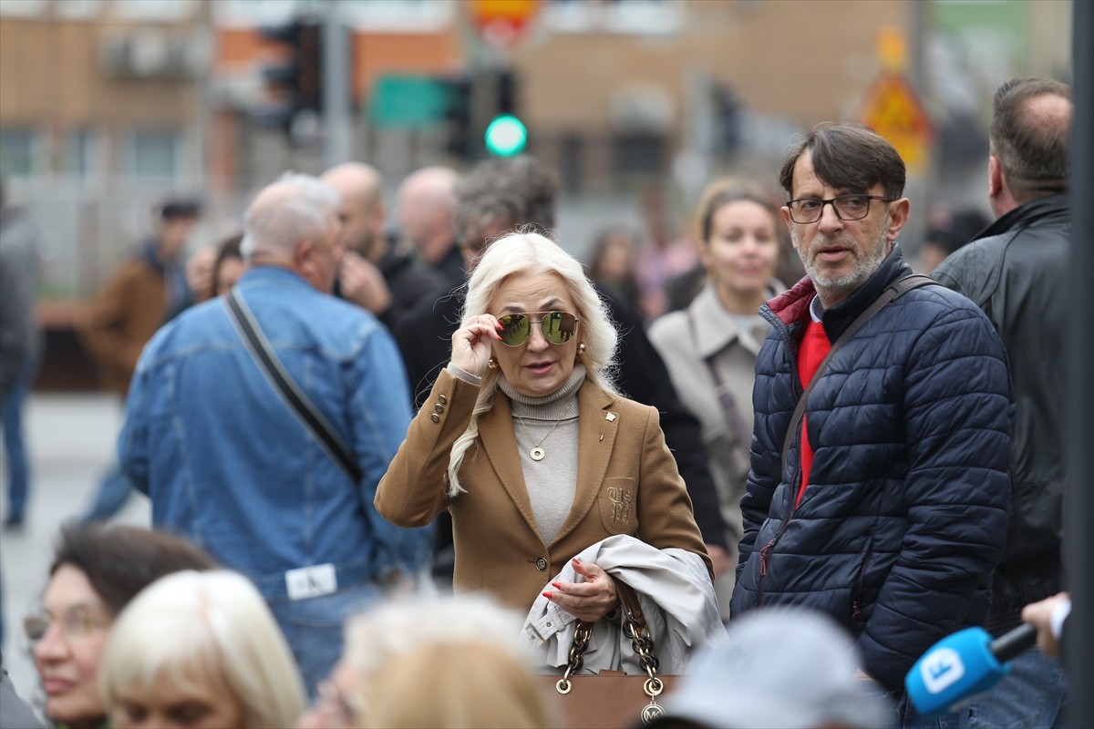 Balkanlar'ın en tanınan şarkıcılarından Halid Beslic için cenaze töreni düzenlendi. Saraybosna'da...