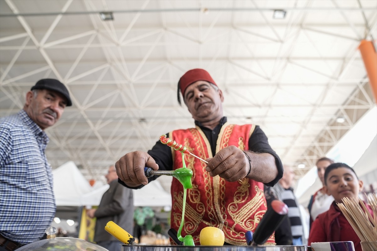 Başkentte, Gaziantep'e ait yöresel ürünlerin tanıtılması amacıyla düzenlenen "Gaziantep Gastronomi...