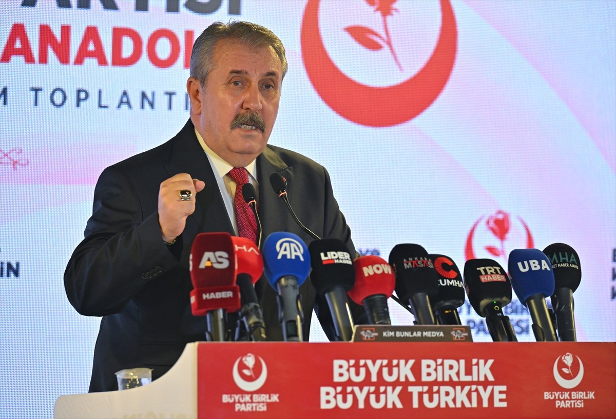BBP Genel Başkanı Mustafa Destici, partisinin genel merkezinde "Karadeniz ve Doğu Anadolu...